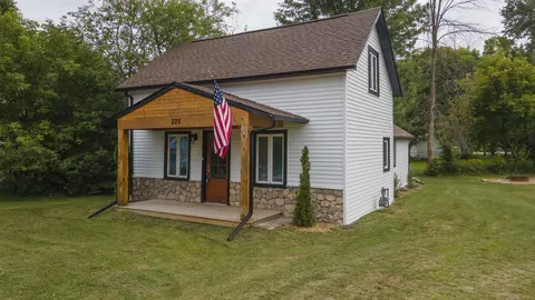 225 Lawrence St, Westfield, WI 53964