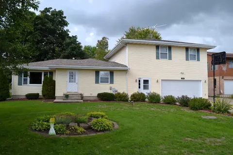 1249 Leonard Point Rd, Oshkosh, WI 54904
