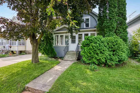 253 W 16th Ave, Oshkosh, WI 54902