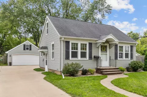 636 Jackson St, Neenah, WI 54956