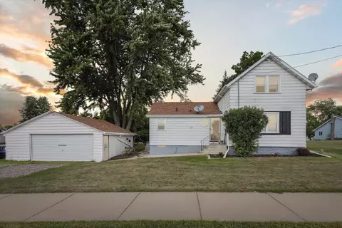 1711 Day St, Greenleaf, WI 54126