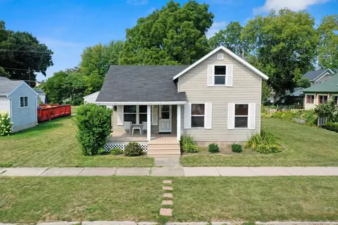 221 N Superior St, De Pere, WI 54115