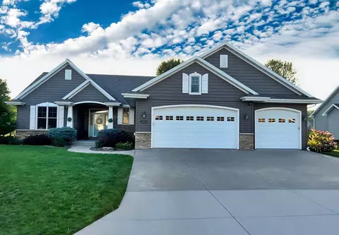 1388 Whispering Pines Ln, Neenah, WI 54956