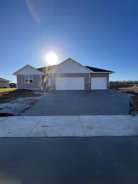 4567 Richard Ln, Green Bay, WI 54313