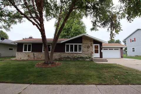 598 Sunset Ln, Fond Du Lac, WI 54935