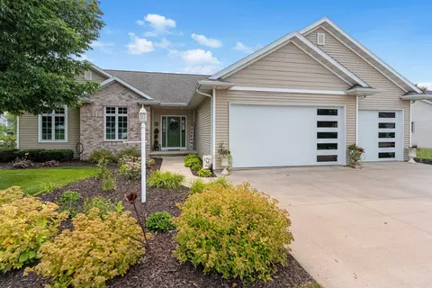 w6123 Shagbark Hickory Lane, Menasha, WI 54952