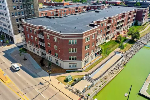 118 S Washington St #301B, Green Bay, WI 54301