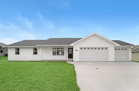 2191 White Wolf Ln, Kaukauna, WI 54130