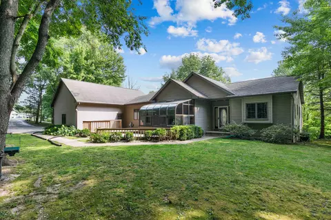 w7597 Highview Court, Shiocton, WI 54170