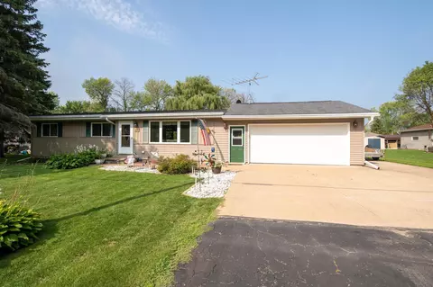 414 S 2nd St, Winneconne, WI 54986