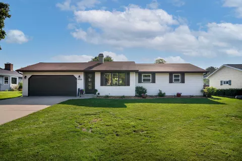 1463 Circle Dr, Menasha, WI 54952