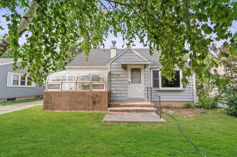 912 3rd St, Menasha, WI 54952
