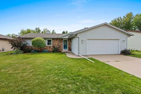 106 Alexander Dr, Neenah, WI 54956