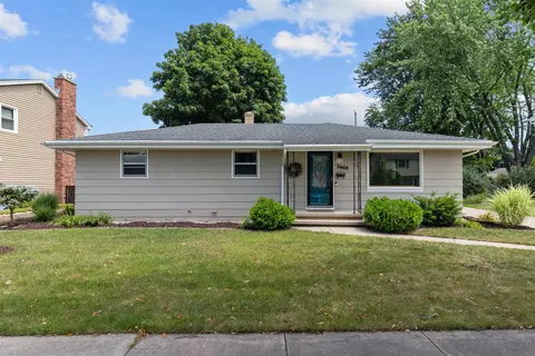 2608 N Elmwood Ct, Appleton, WI 54911