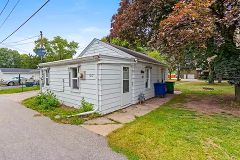 1212 S Oakland Ave, Green Bay, WI 54304