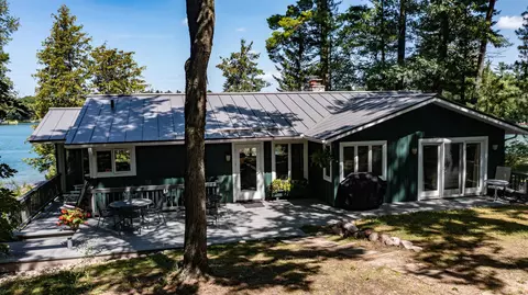 n2898 Rainbow Drive, Waupaca, WI 54981