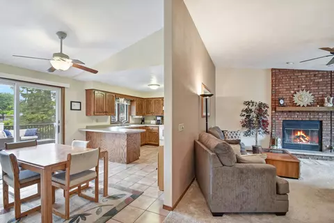 2124 S Driftwood Ln, Appleton, WI 54915 photo 8