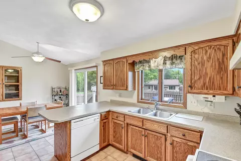 2124 S Driftwood Ln, Appleton, WI 54915 photo 10