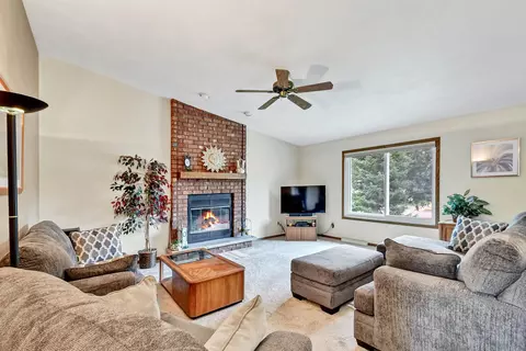 2124 S Driftwood Ln, Appleton, WI 54915 photo 2