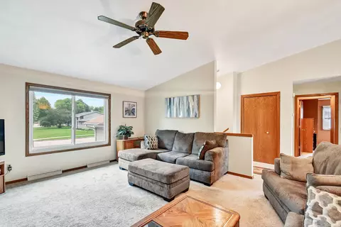 2124 S Driftwood Ln, Appleton, WI 54915 photo 7