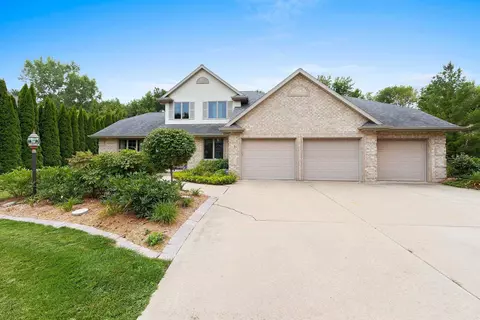 2951 Nikki Lee Ct, Green Bay, WI 54313
