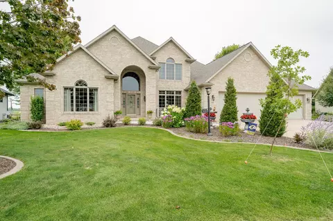 221 Peterlynn Dr, Wrightstown, WI 54180