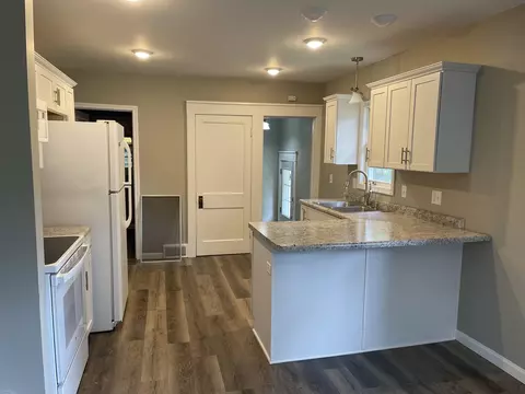 413 W Eagle St, Shawano, WI 54166 photo 6