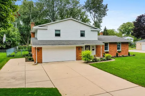 361 W Briar Ln, Green Bay, WI 54301