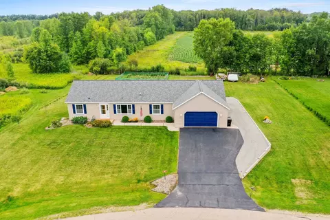 5035 Snapdragon Cir, Little Suamico, WI 54141