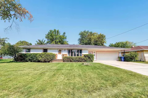 1064 Main St, Wrightstown, WI 54180