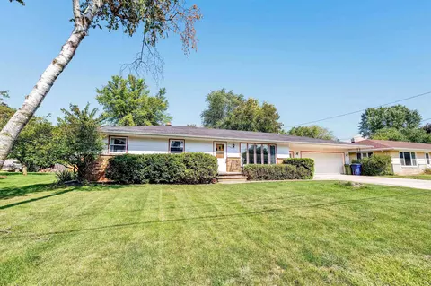 1064 Main St, Wrightstown, WI 54180 photo 2