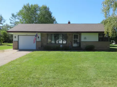 430 Ellefson St, Iola, WI 54945