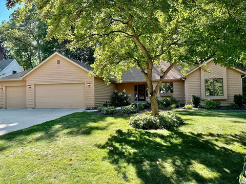 2429 Woodland Ter, Neenah, WI 54956