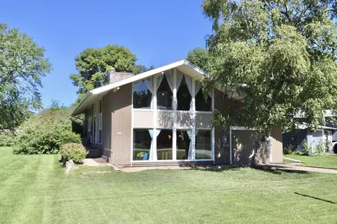 2033 Menominee Dr, Oshkosh, WI 54901