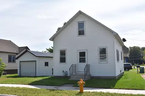 302 Bird St, Marinette, WI 54143