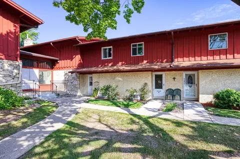 3160 Justin Ct #B, Appleton, WI 54914
