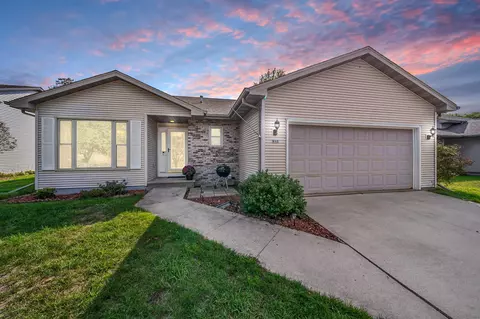 915 Christian Dr, Oshkosh, WI 54901