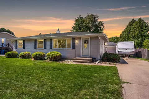 831 Greenfield Trl, Oshkosh, WI 54904