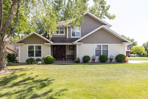 2875 Prairie Wood Dr, Oshkosh, WI 54904