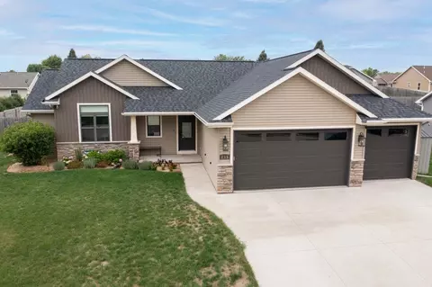 215 Howard Dr, Hortonville, WI 54944