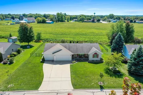 2838 Blue Spruce Dr, Green Bay, WI 54311