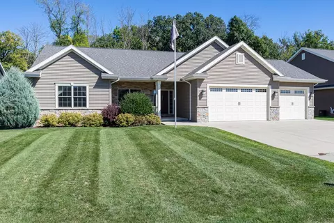 1253 Ava Ct, Neenah, WI 54956