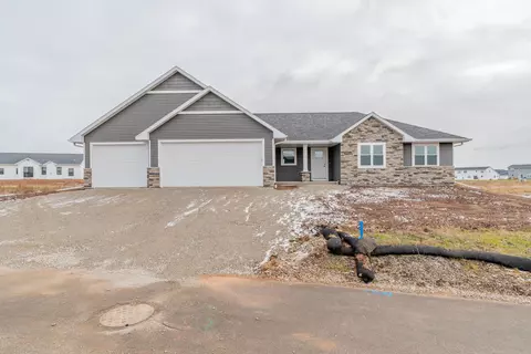 Exterior - 5756 N Yosemite Ln, Appleton, WI 54913 photo 4 of 10
