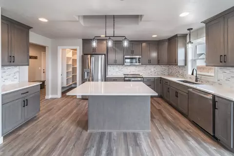 Kitchen - 5756 N Yosemite Ln, Appleton, WI 54913 photo 4 of 5
