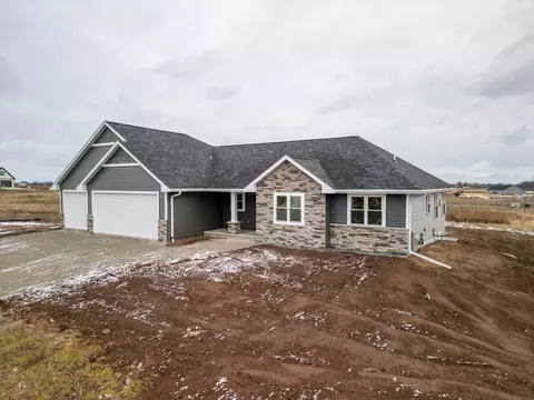 Exterior - 5756 N Yosemite Ln, Appleton, WI 54913 photo 2 of 10