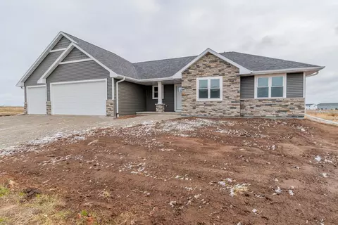 Exterior - 5756 N Yosemite Ln, Appleton, WI 54913 photo 3 of 10