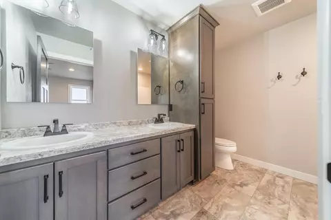 Bath - 5756 N Yosemite Ln, Appleton, WI 54913 photo 2 of 5