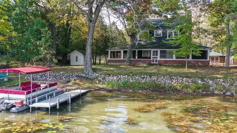 e1149 Round Lake Drive, Waupaca, WI 54981
