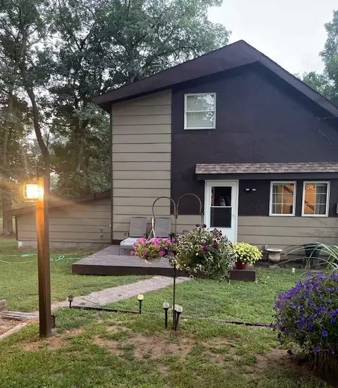 9053 Boelter Lake Dr, Almond, WI 54909