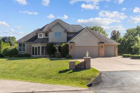 3045 Wyldeflower Ct, Oshkosh, WI 54904